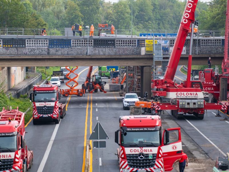 Auf der A40 in Duisburg kommt es bald zu zwei langen Vollsperrungen. Autofahrer werden starke Nerven brauchen (Archivbild).