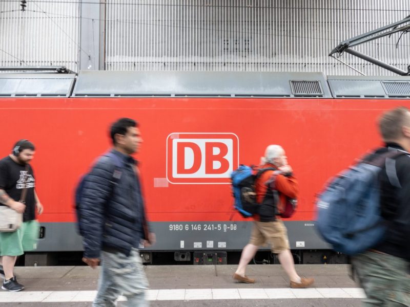 Die Deutsche Bahn kommt in einer Umfrage nicht gut weg.