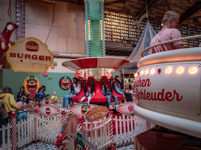 Oberhausens Planungsdezernent Thomas Palotz kündigt leise an, dass Karls Erlebniswelt 2025 am Standort Centro Oberhausen eröffnen wird.