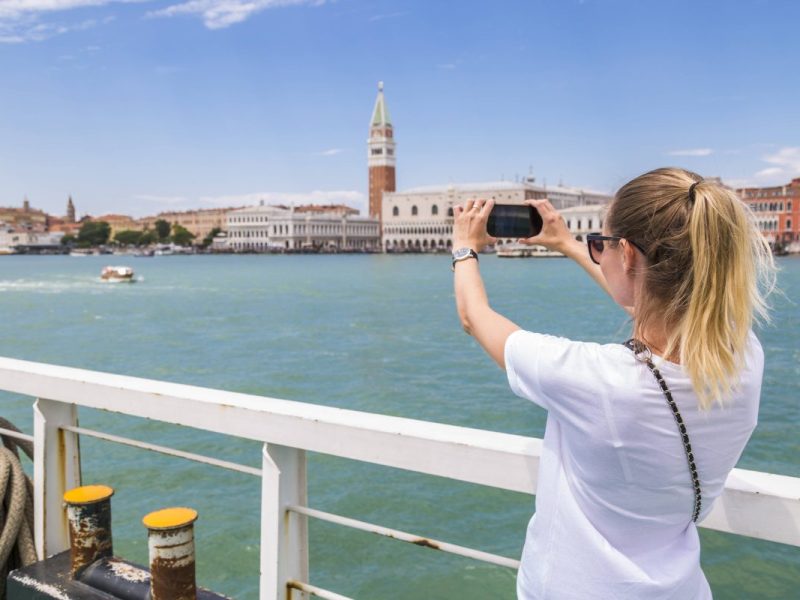 Handy und Internet auf dem Kreuzfahrtschiff: Das MUSST du unbedingt beachten &ndash; sonst drohen hohe Kosten