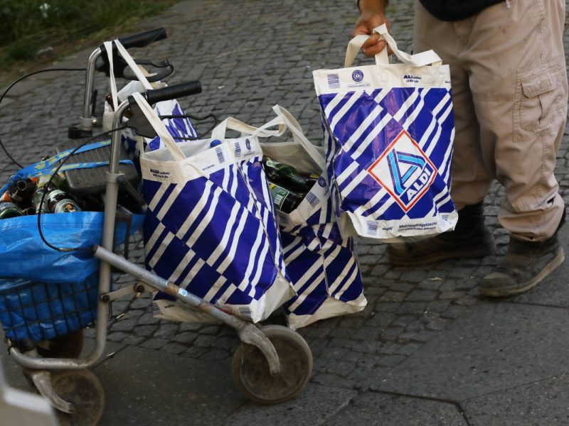 Bei Aldi und Co. gilt ab 2024 eine neue Pfand-Regel!