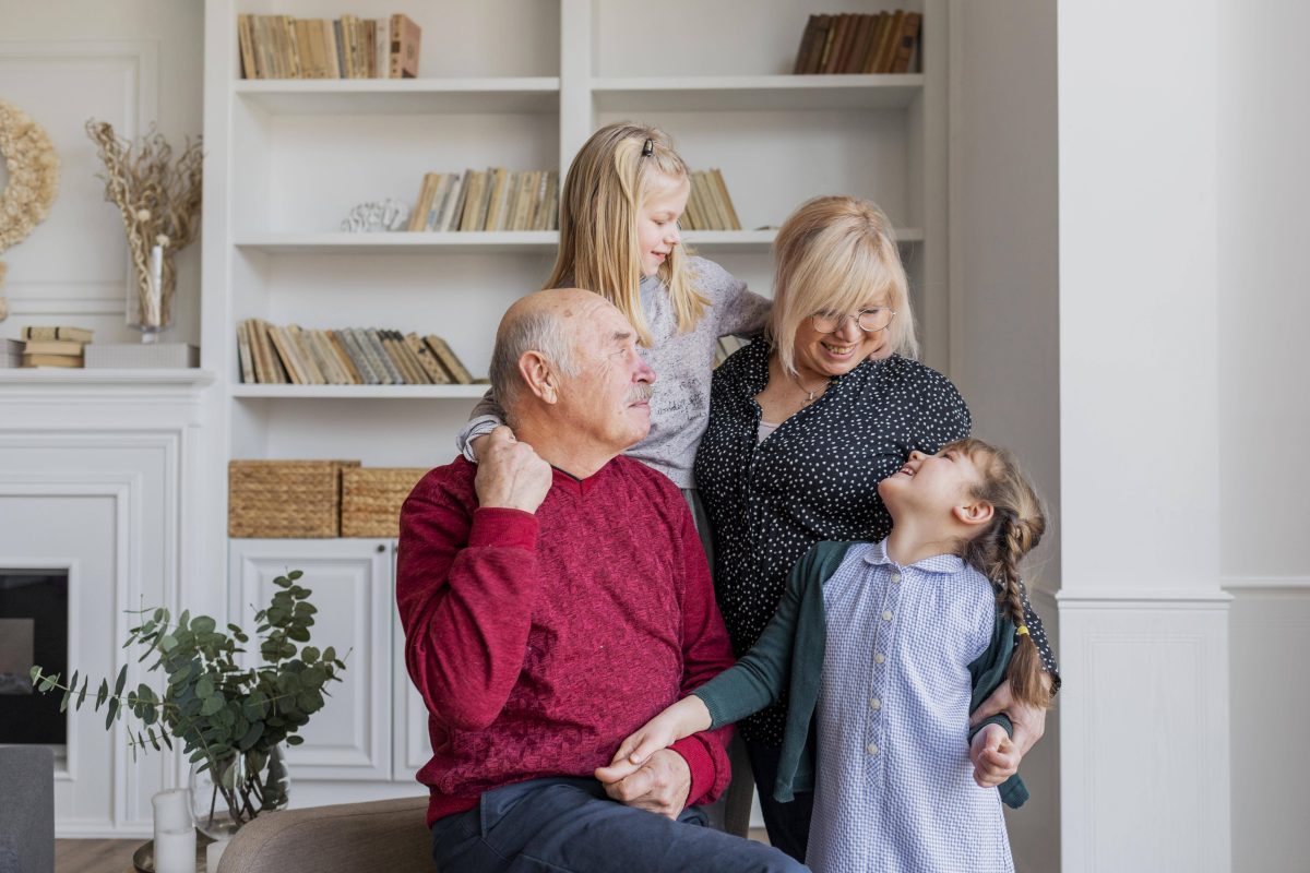 Eltern, die aufgrund der Erziehung ihrer Kinder zeitweise weniger oder gar nicht arbeiten, können den Rentennachteil ausgleichen.