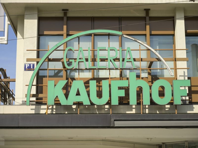 Die nachfolgende Modekette von Galerie Kaufhof muss Insolvenz beantragen.