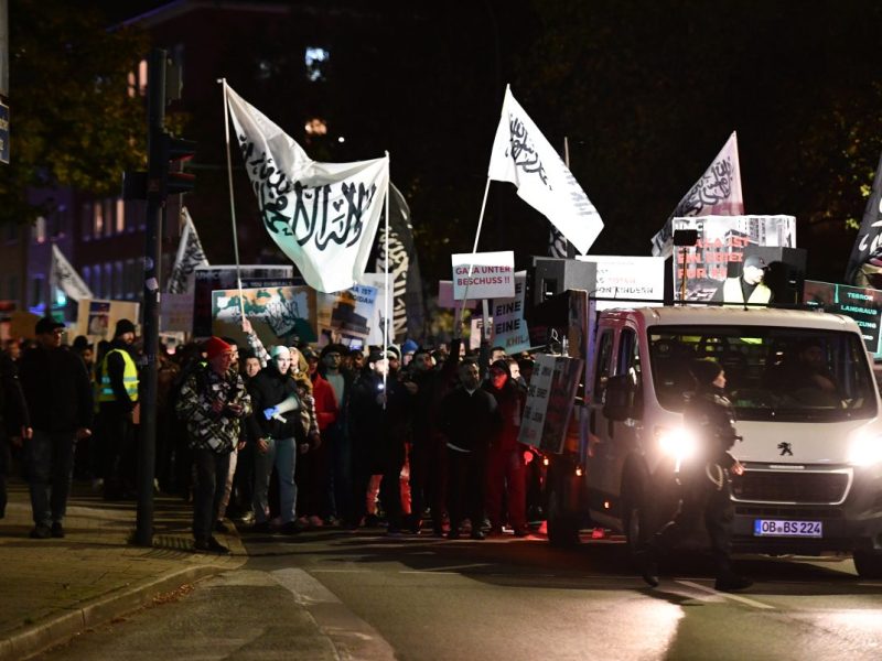 Nach einem umstrittenen Aufmarsch von Islamisten in Essen meldet sich die ehemalige Bundesjustizministerin Sabine Leutheusser-Schnarrenberger zu Wort.