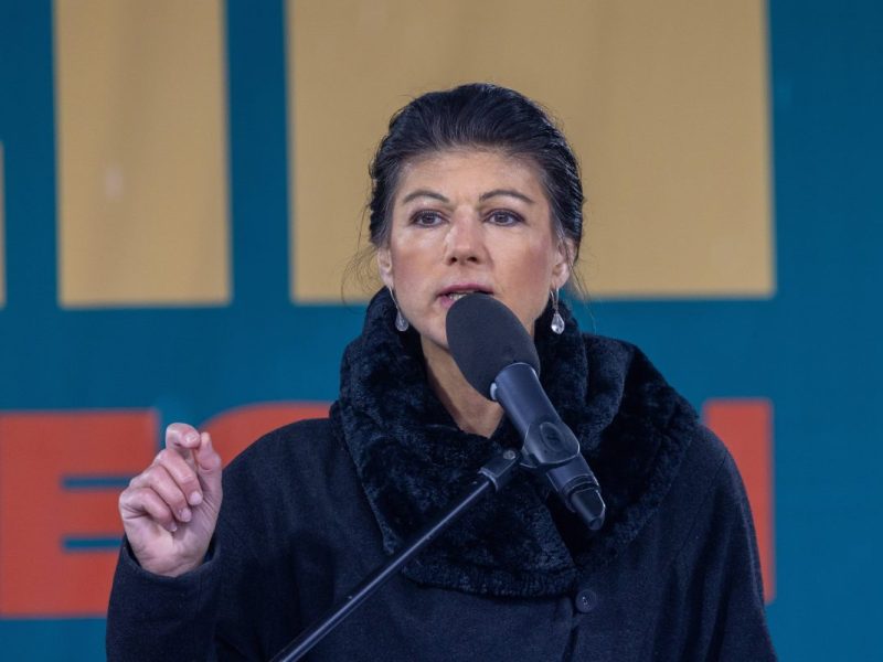 Friedensdemo in Berlin mit Sahra Wagenknecht.