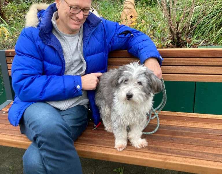 Bissiger Hund in NRW bekommt nach Jahren im Tierheim ein neues Zuhause.