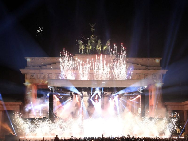 Das ZDF verspricht einen abwechslungsreichen Silvester-Abend 2023/2024.