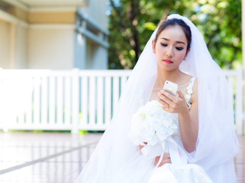 Hochzeit: Braut erhält lebensveränderten Anruf vor der Trauung.