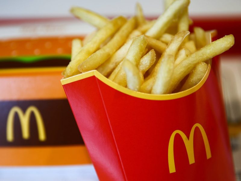 McDonald's soll bald wieder ein Happy Meal für Erwachsene anbieten.