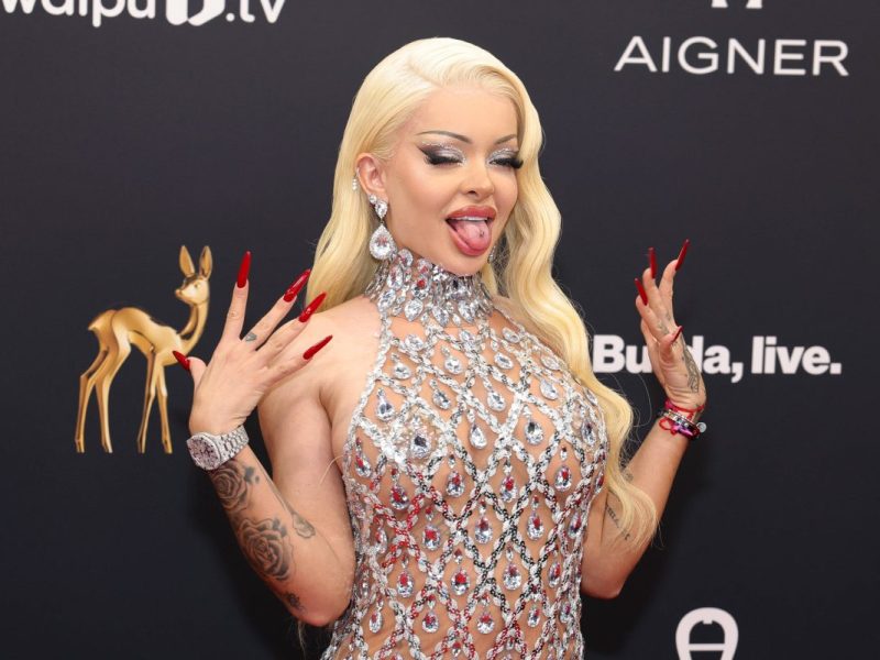 Die ehemalige DSDS-Jurorin Katja Krasavice gibt sich gerne freizügig. Doch ihr neuester Look bringt die Fans zum Ausrasten!