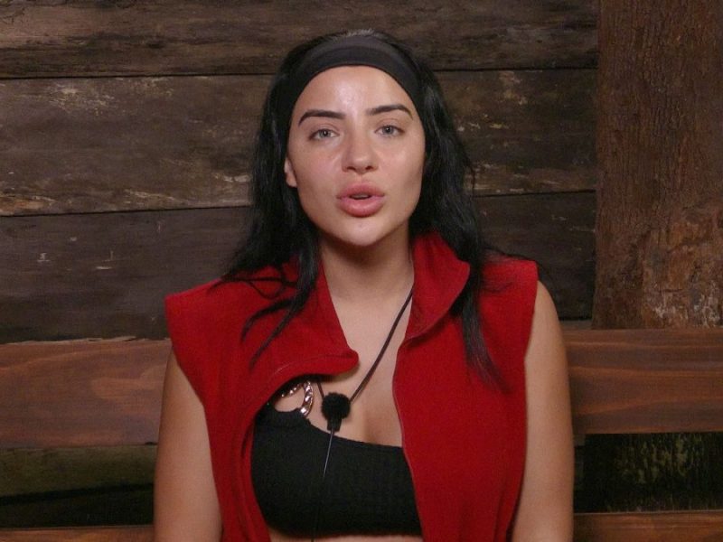 „Dschungelcamp“: Kandidatin Leyla schockt im TV mit einer Krebs-Beichte.