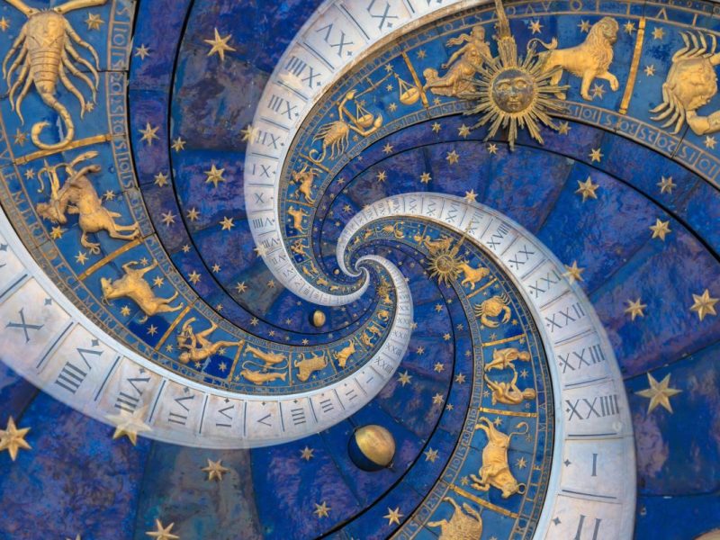 Horoskop: Gleich vier Sternzeichen sind langfristig betroffen.