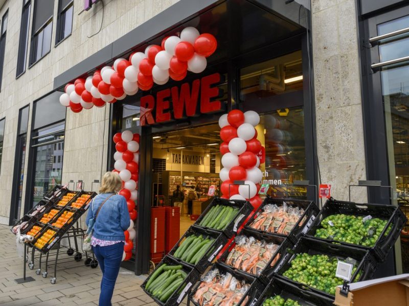 Rewe wird bald einige neue Filialen eröffnen.