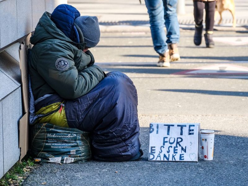 Essen: Influencer erpresst Obdachlosen.