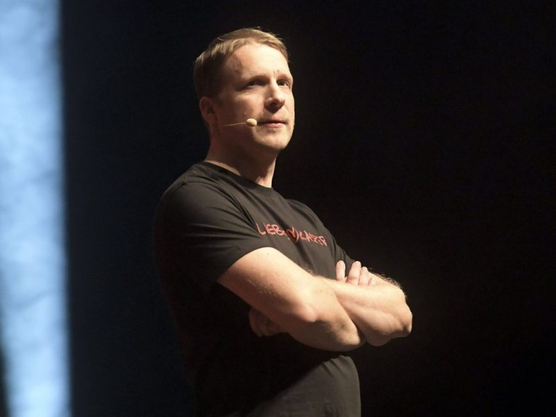 Oliver Pocher teilt erneut gegen den Motivations-Coach Biyon aus. Doch geht der Komiker mit DIESER Forderung zu weit?