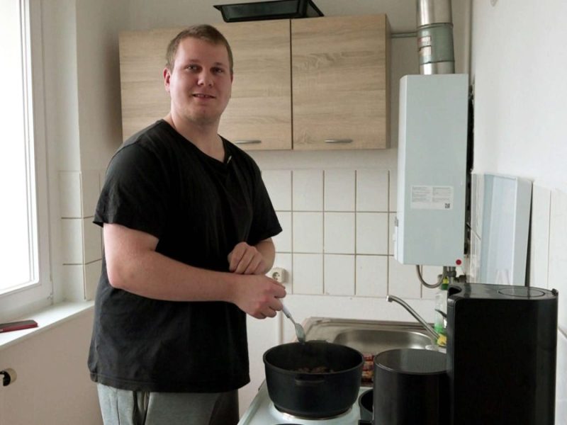 Die meisten „Bürgergeld“-Empfänger können sich bestimmte Güter nicht leisten und greifen daher auf günstige Alternativen zurück...