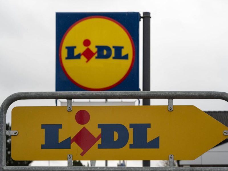 Lidl-Kunde ist überrascht als er seinen Kassenbon sieht.