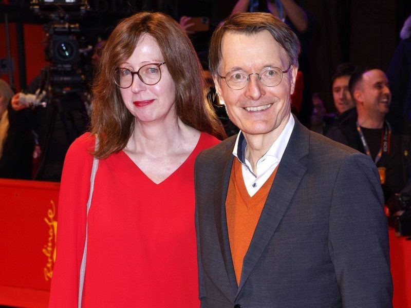 Lauterbach mit seiner neuen Freundin Karl Lauterbach mit seiner neuen Partnerin Elisabeth Niejahr.