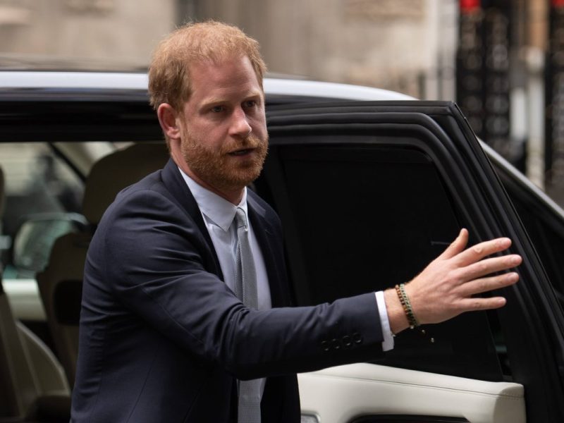 Prinz Harry steht erneut im Visier der Medien. Der Grund: Sein Drogenbeichte könnte ihm nun zum Verhängnis werden...