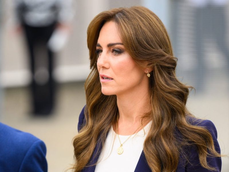 Nachdem Kate unerwartet ins Krankenhaus eingeliefert, werfen sich ständig neue Fragen auf. Jetzt enthüllt die Presse ihre Krankenakte...