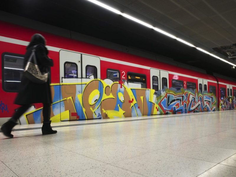 Die Deutsche Bahn setzt Roboter ein, um diese Chaoten dranzukriegen.