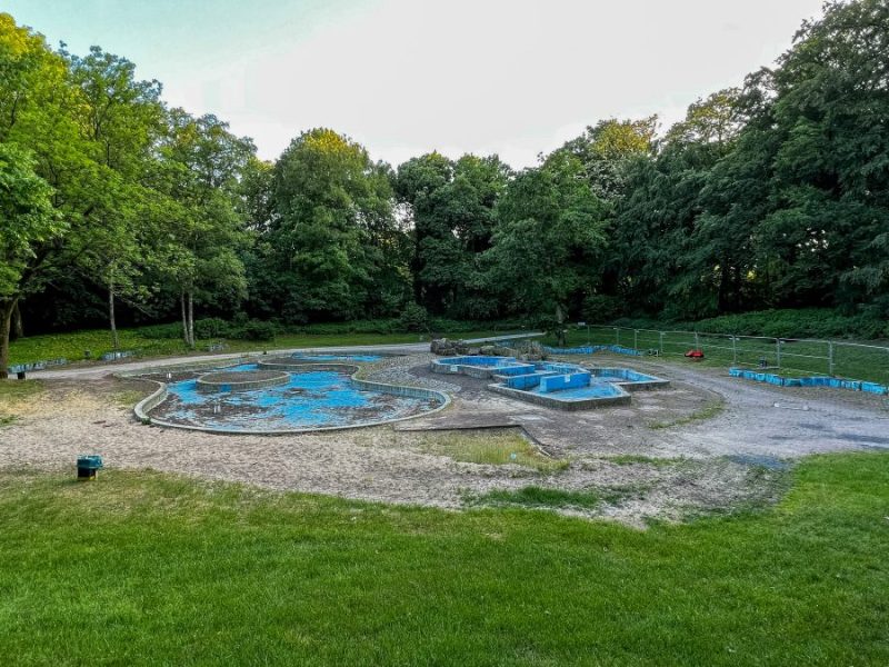 Als ein Anwohner aus dem Ruhrgebiet dieses Plakat entdeckt, wird er wütend.