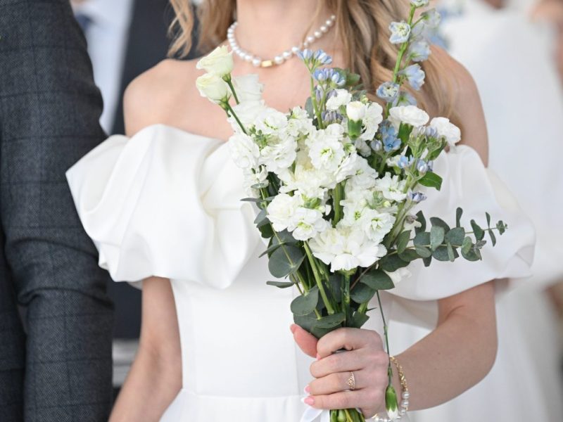 Ein Paar hat bei seiner Hochzeit eine dreiste Forderung an die Gäste.