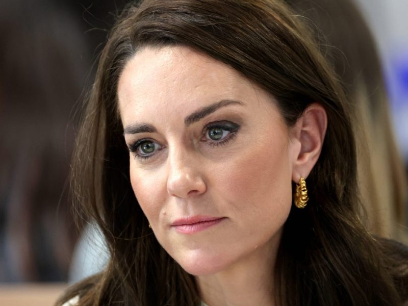 Kate Middleton ist für ihre tiefe Fürsorge für andere bekannt. Ihr Herz schlägt vor allem für Kinder. Nun berührt sie mit DIESER Geste...