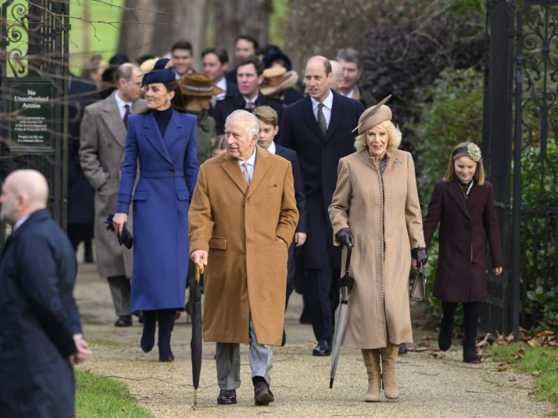 König Charles III. hat genug vom Zwist zwischen seinen Schwiegertöchtern. Deswegen bittet er um Hilfe, um den Frieden wiederherzustellen...