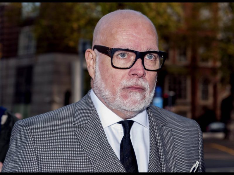 Bei ihnen bricht vermutlich der Angstschweiß aus: Kaum hat Kate Middletons Onkel im TV-Container Platz genommen, plaudert er bereits brisante Details aus...