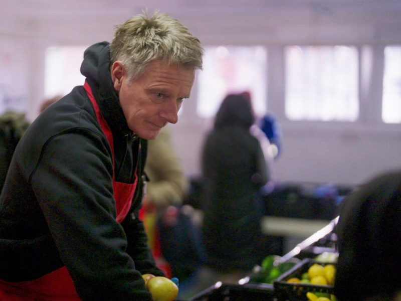 „Plötzlich arm“: Warum ausgerechnet DIESER erfolgreiche TV-Moderator schlagartig auf Bürgergeld angewiesen ist...