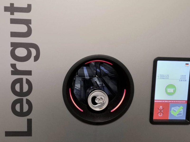 Eine Rewe-Filiale muss eine dreiste Pfand-Regel zurücknehmen. (Symbolfoto)