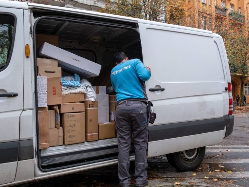 Ein Kunde von Hermes erhält einen mysteriösen Zettel von seinem Postboten.