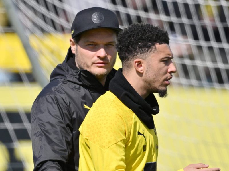 Jadon Sancho mit seinem Trainer, Edin Terzic.