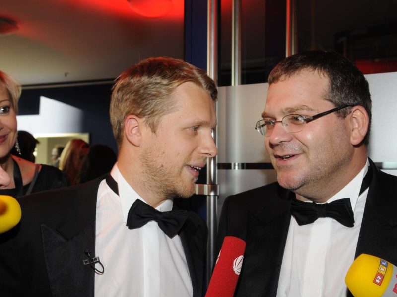 Oliver Pocher und Elton standen schon öfter gemeinsam vor der Kamera. Warum der Comedien jetzt über seinen TV-Kollegen auspackt...