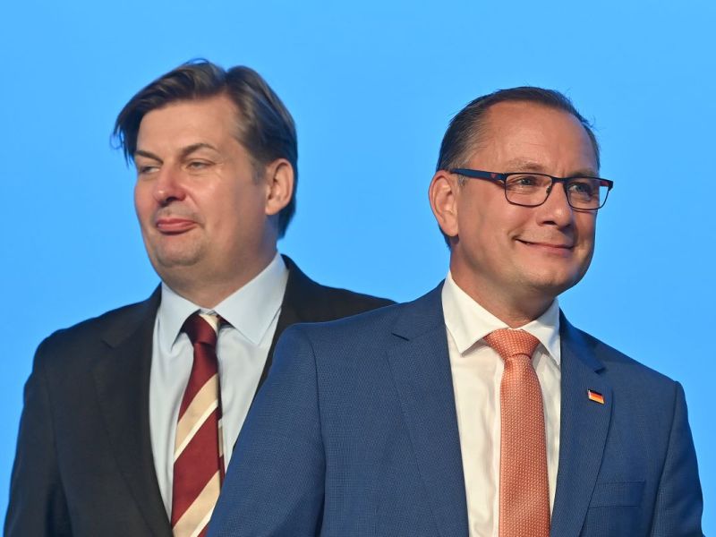 AfD-Chef Chrupalla macht trotz Krah-Skandal einen geschmacklosen Witz.