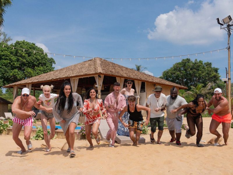 Heiße Spiele unter der Bettdecke bei beliebter RTL2-Show! Während sie auf Thailand fremdfummelt, sitzt ihr Freund ahnungslos zu Hause...