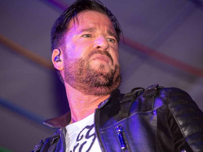 Michael Wendler meldet sich in einem neuen Video zu Wort. Im Hintergrund hört man etwas ganz Bestimmtes.