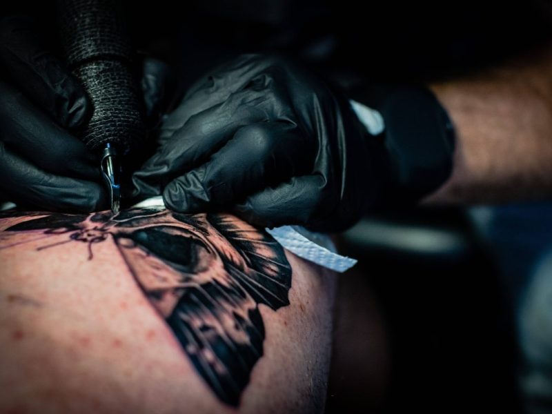 In Herne kam es zu einem furchtbaren Tattoo-Übergriff. (Symbolfoto)