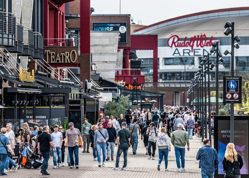 Centro Oberhausen: Von diesem Riesen-Event profitieren vor allem Fußballfans.