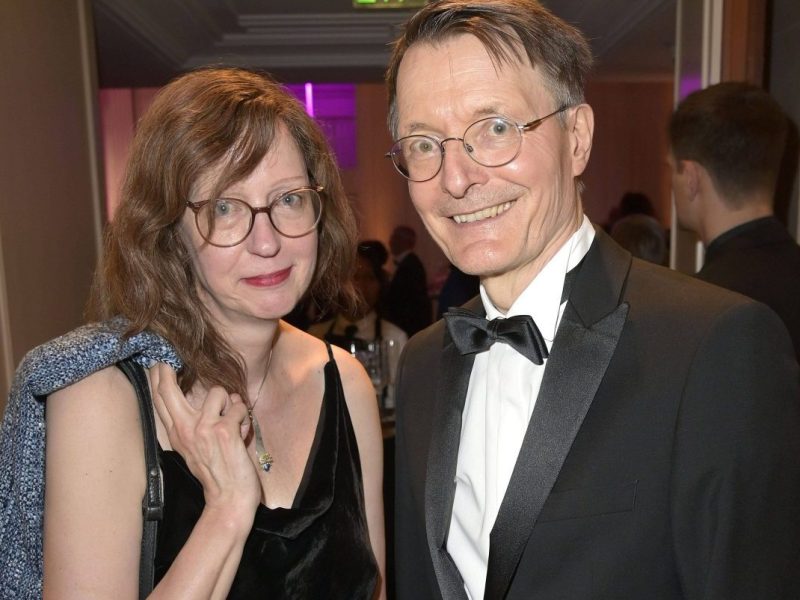 Elisabeth Niejahr, hier mit Partner Karl Lauterbach, war zu Gast bei Caren Miosga.