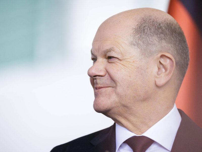 Bundeskanzler Olaf Scholz will mit seinem TikTok-Tanzbein junge Wähler gewinnen.