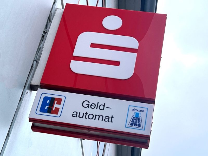 Bei der Sparkasse haben viele Kunden ihr Konto gekündigt. Unter anderem auch einige Finanzämter.