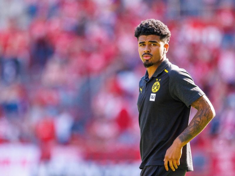 Bittere Kunde für Ian Maatsen! Der Linksverteidiger von Borussia Dortmund muss einen bitteren Rückschlag verkraften.