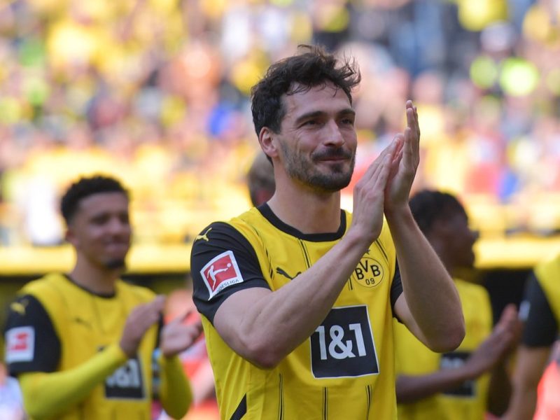 Mats Hummels hält sich für seine Zukunft viele Optionen offen. Auch einige, die den Fans von Borussia Dortmund wohl nicht so gefallen würden.