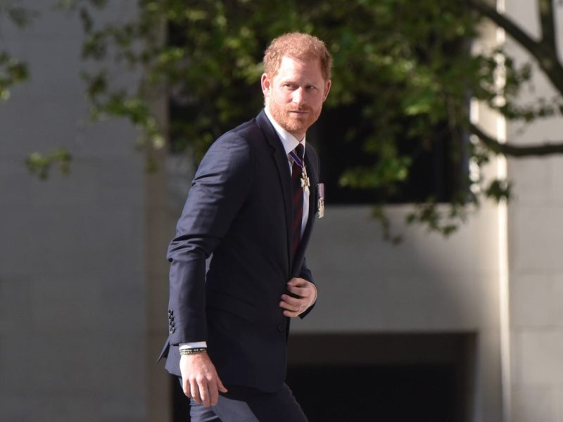 Nach seiner London-Reise 'flüchtete' Prinz Harry schnurstracks nach Nigeria. Ein Royal-Experte lässt nun seine Gedanken dazu freien Lauf...