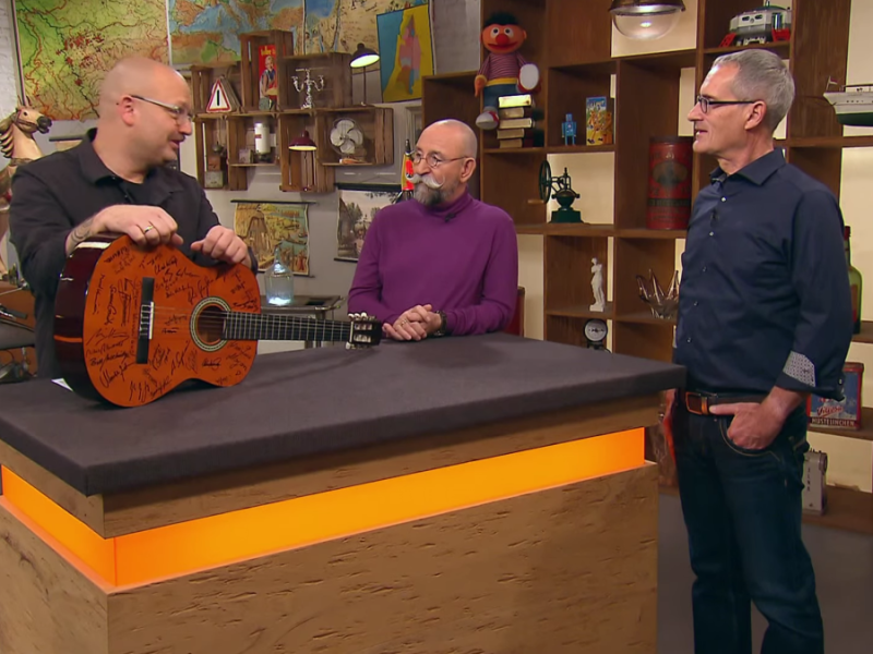 Bei „Bares für Rares“ werden ganz neue „Saiten“ aufgezogen: Warum die berühmte „Lindenstraßen“-Requisite nun für Ärger sorgen könnte…