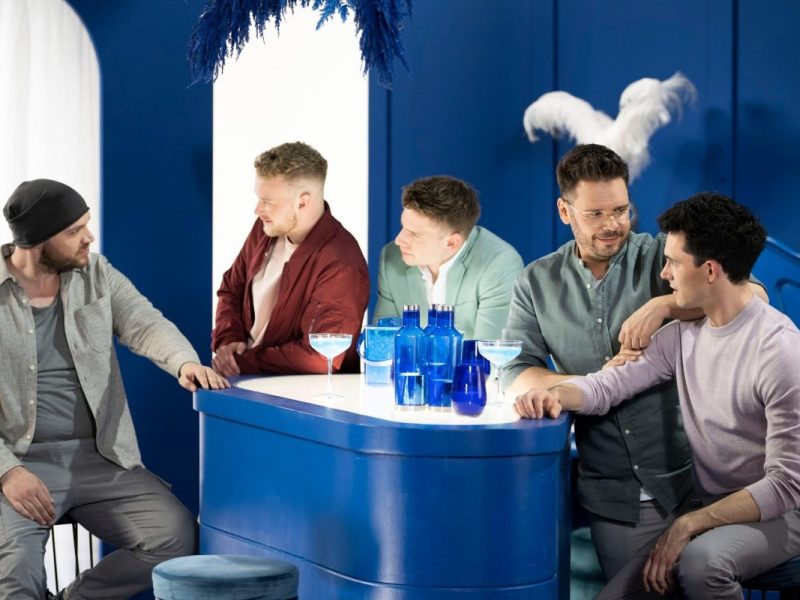 ER hinterlässt große Fußstapfen bei „GZSZ“. Sein Abschied trifft nicht nur Fans der Serie. Jetzt äußern auch TV-Kollegen ihr Bedauern...