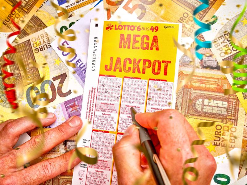 Lotto-Gewinner wird schwer von seiner Cousine enttäuscht.