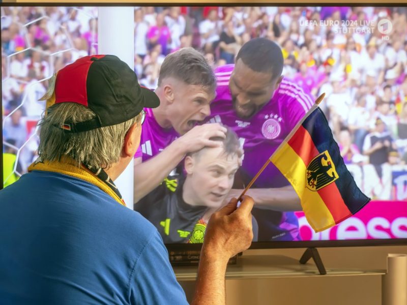 EM2024: So kannst du alle Spiele heimlich im Büro schauen.